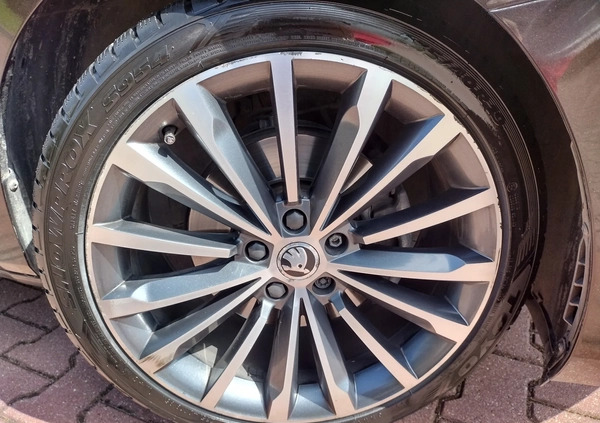Skoda Superb cena 96500 przebieg: 88000, rok produkcji 2017 z Warszawa małe 781